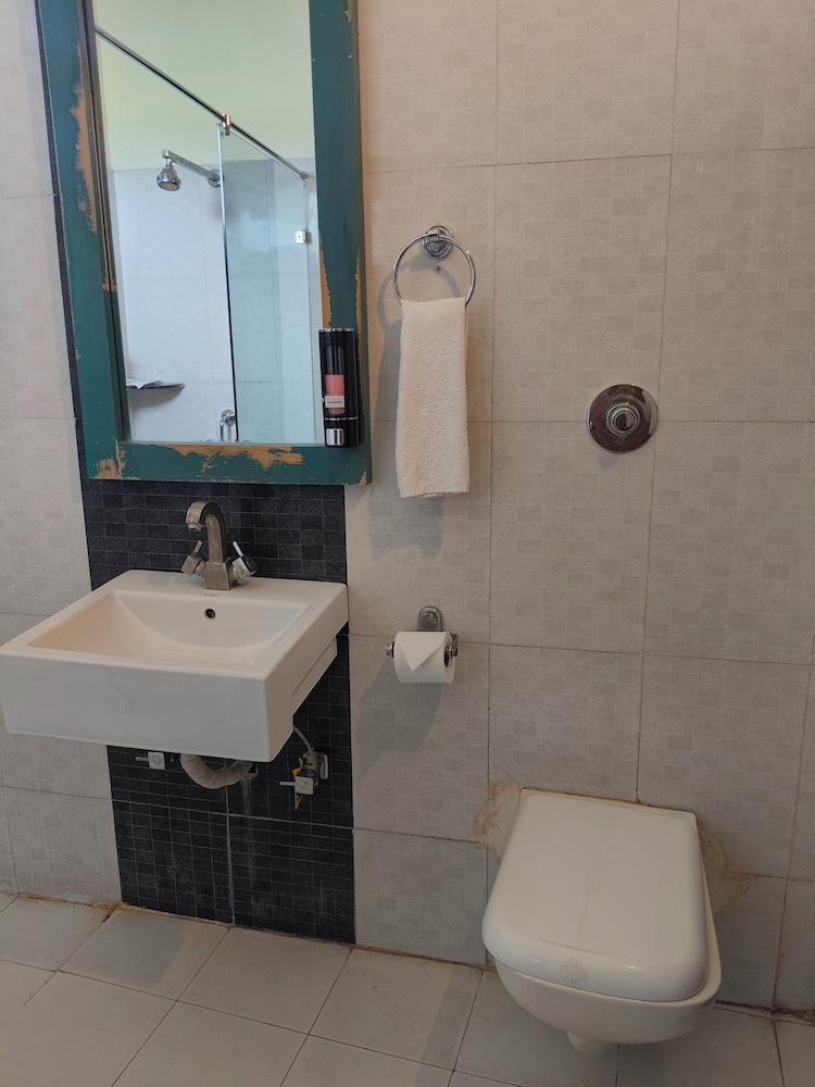 Aacorn Hideaway Resort & Spa