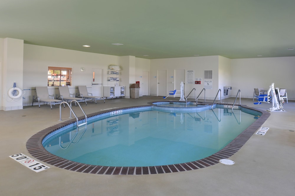 Stevens Point Vacations - Holiday Inn Express and Suites Stevens Point, an IHG Hotel - Property Image 37