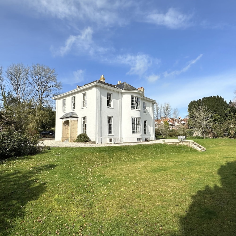 Ashley Manor - Grandeur Between Coast and Country