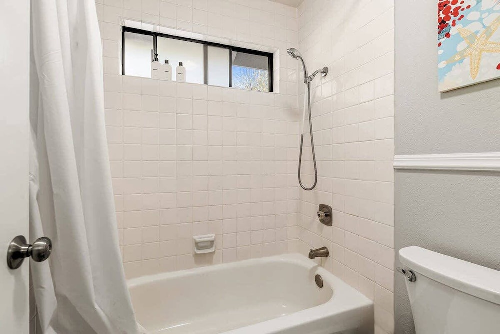 @ Marbella Lane - 4BR Siliconvalley Gempool House