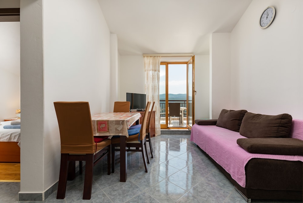 Apartment Josip 828