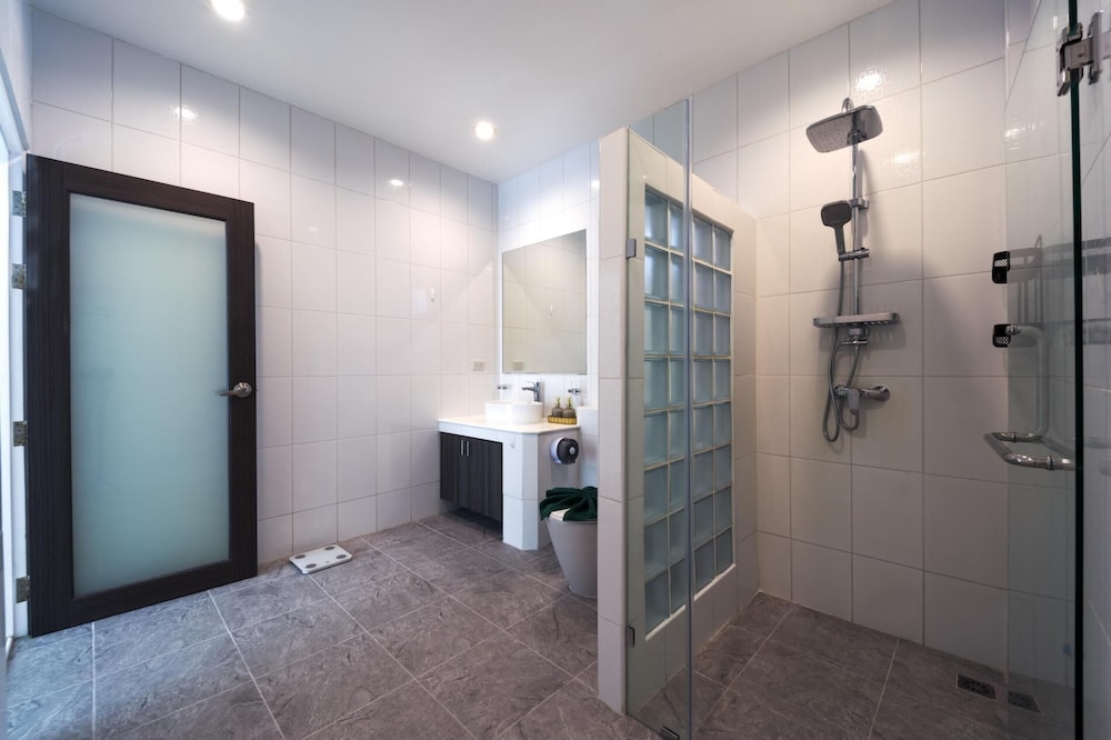 Modern Private 3 Bedroom Pool Villa GA1