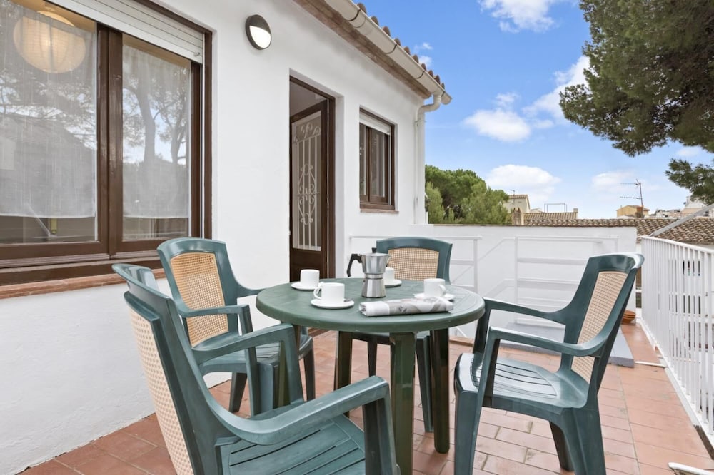 Blanch in Llafranc With 5 Bedrooms and 2 Bathrooms