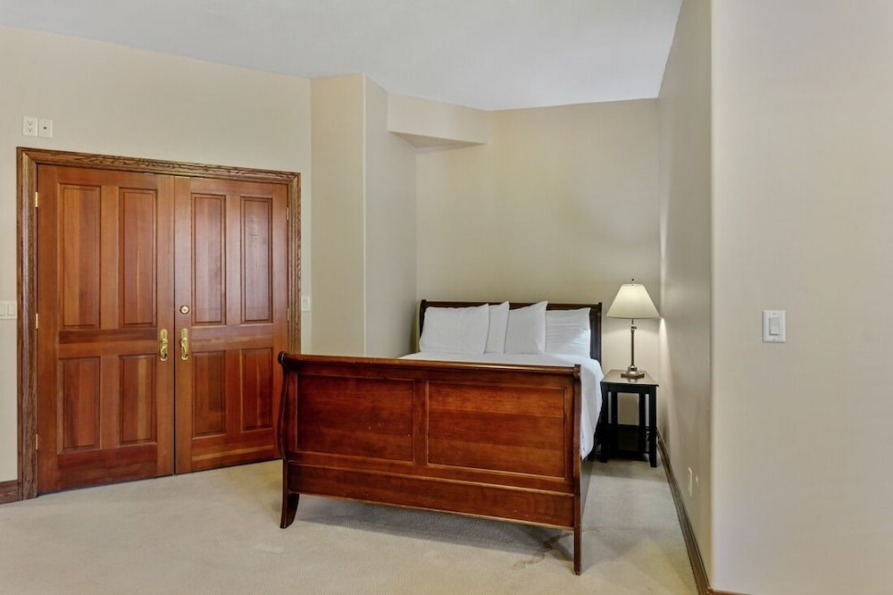 3135 Thistle - 7 Bedroom Private Home 7 Home
