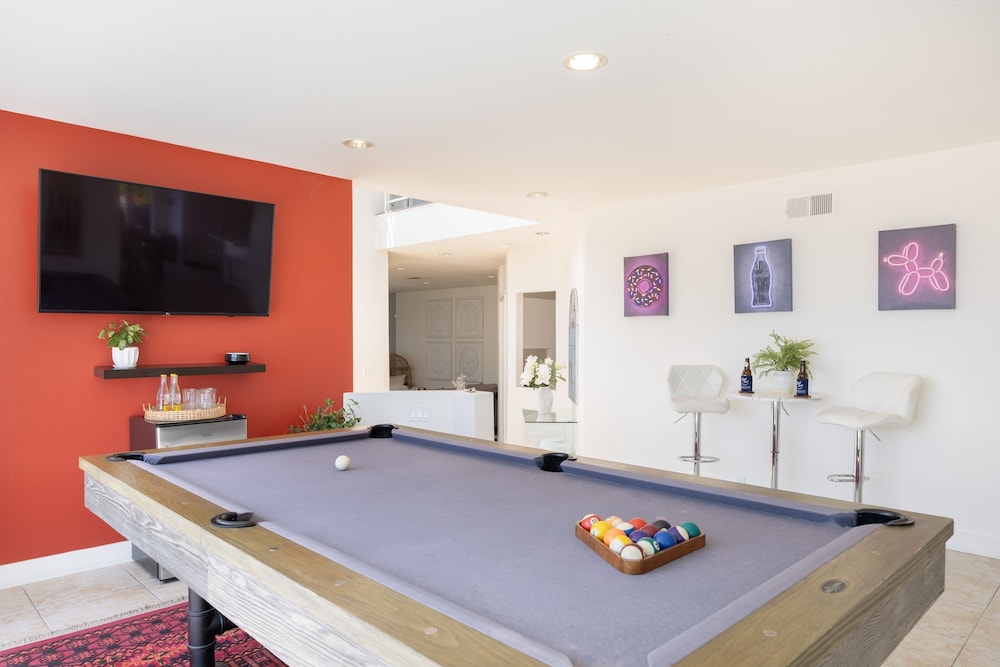 Stardust by Avantstay Views Hot Tub Pool Table