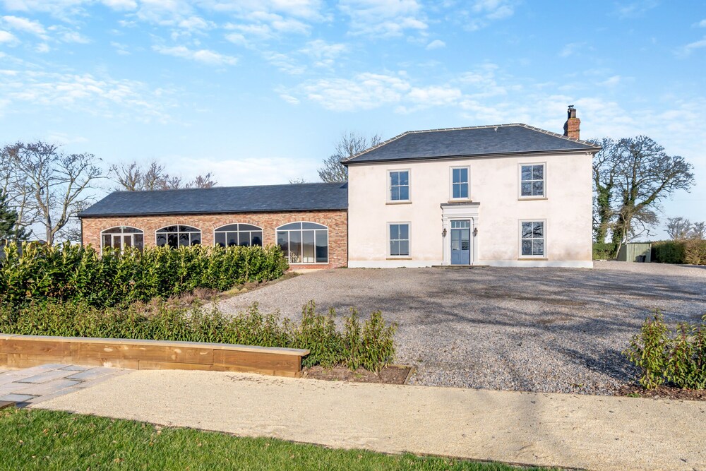 Carlton Manor