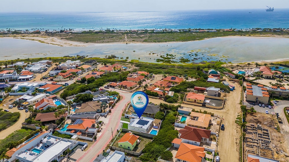 NEW 5br5 5BA Villa Private Pool Close 2 Beach