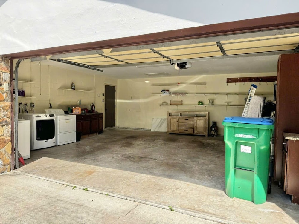 Home Close to Saint Pete Pier new Spacious