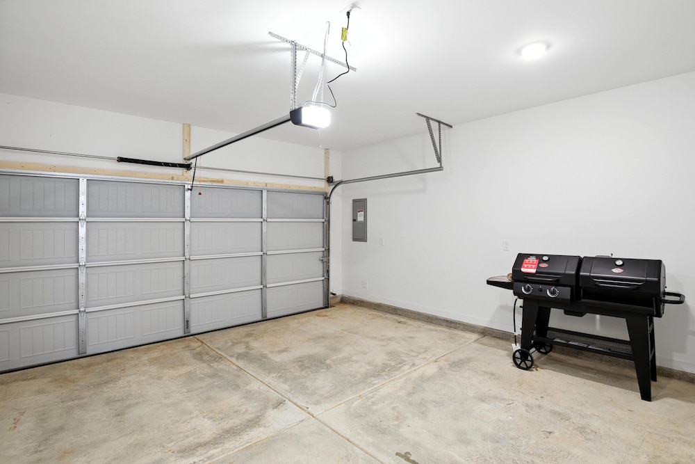 New modern Townhouse, 3BR, 2.5B, near Mid City