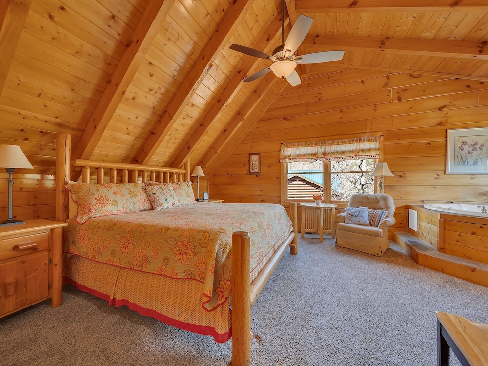 Ern821 - Tranquil Times 5 Bedroom Cabin