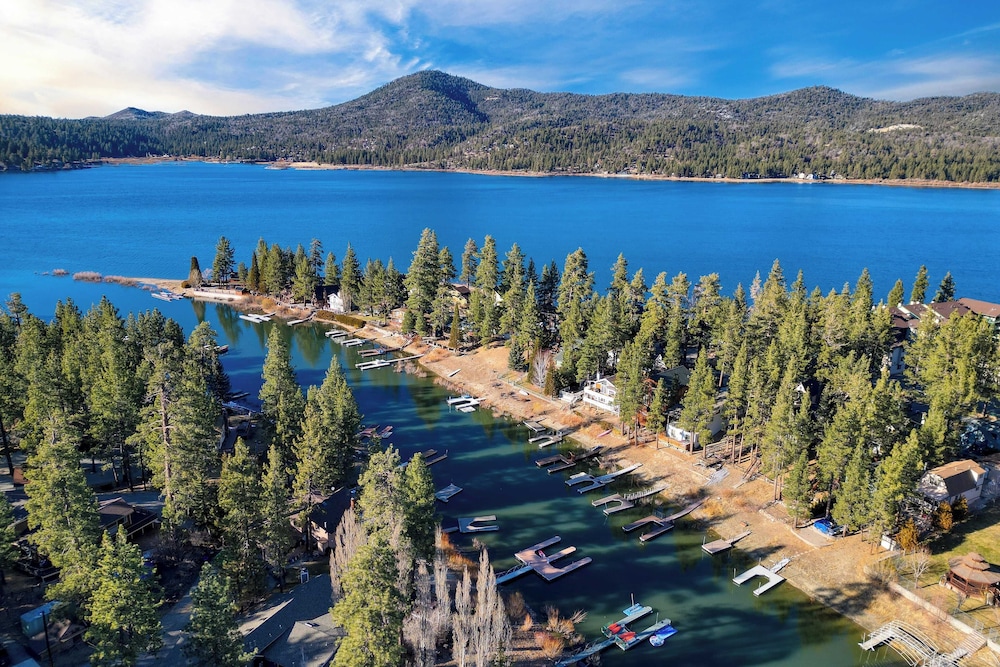 Waterfront Big Bear Cabin w/ Hot Tub, Private Dock & Firepit Lakeside on Lagunita