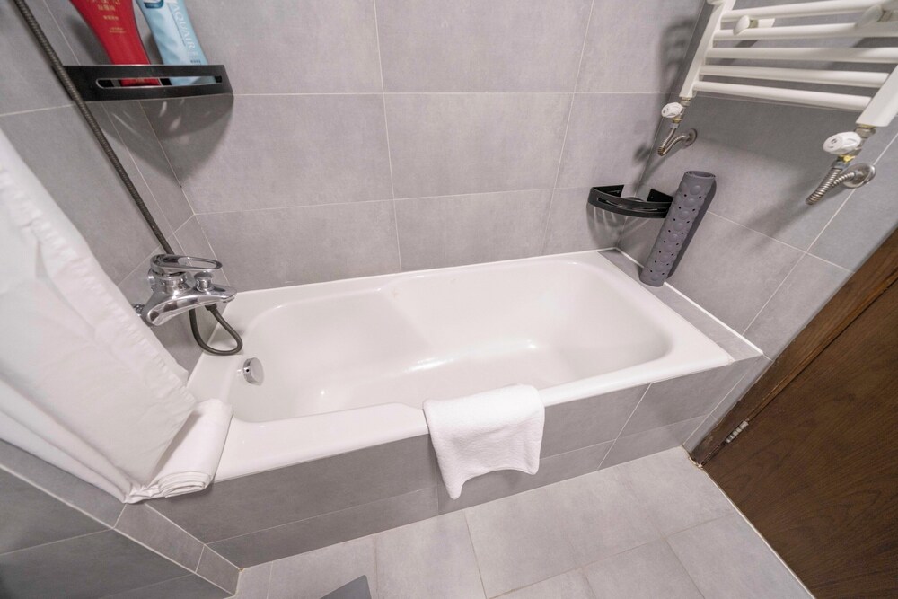 Tyms Stylish 1BR 1BA Apt Yongxin Century