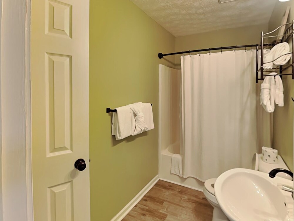 Hilltop Hideaway by Jackson Mountain Rentals