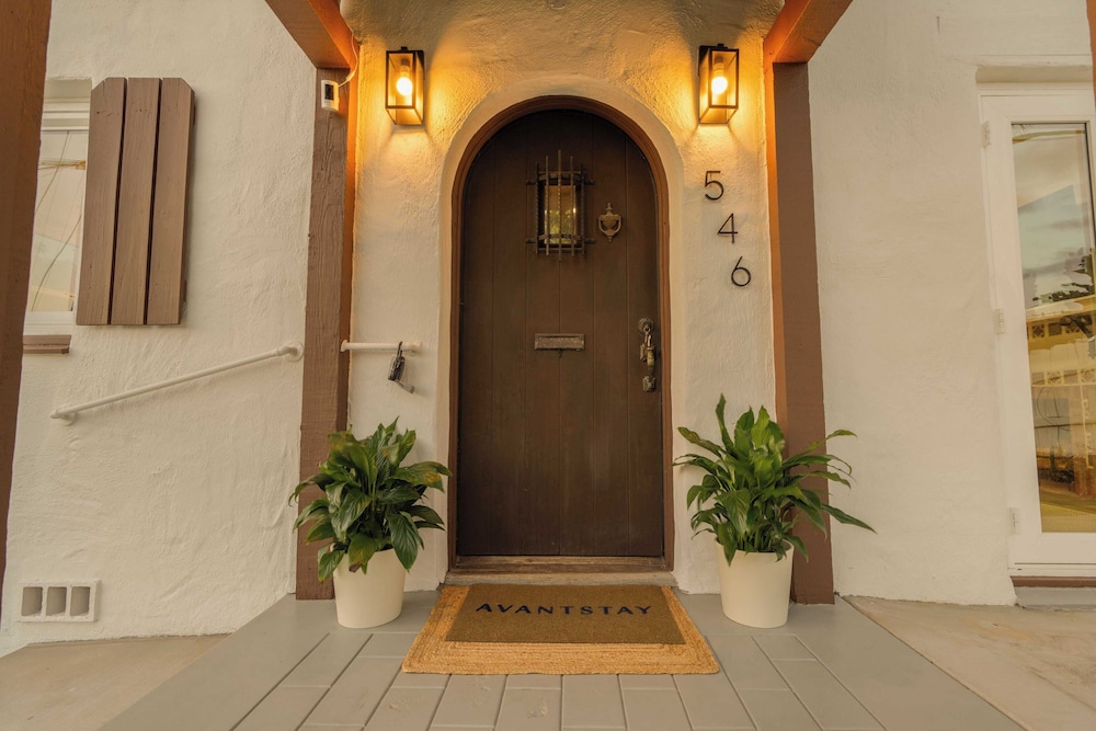 La Jolla Stay w/ Firepit & Walk to Beach Arenas