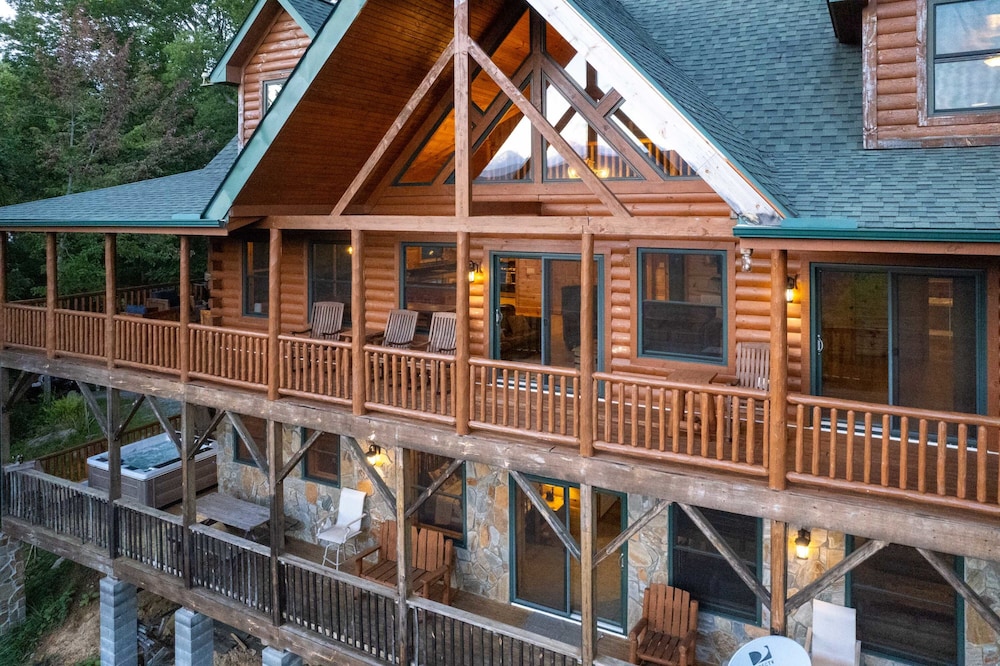 Luxury 4200 Sqft Log Cabin on 50 Acres Sleeps 16