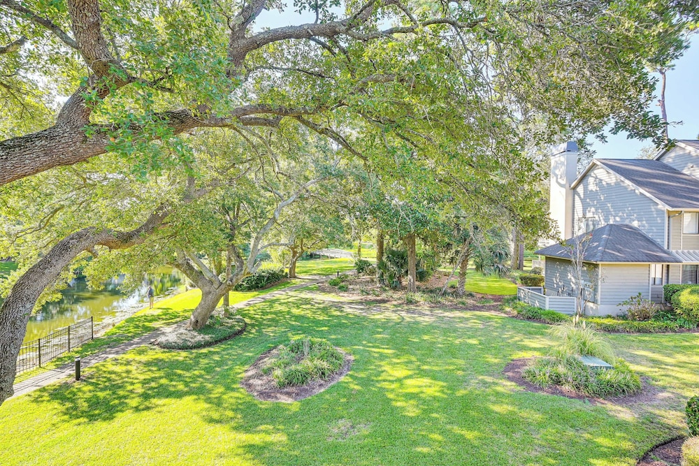 Unwind Poolside & Walk to Ocean! Myrtle Beach Unit