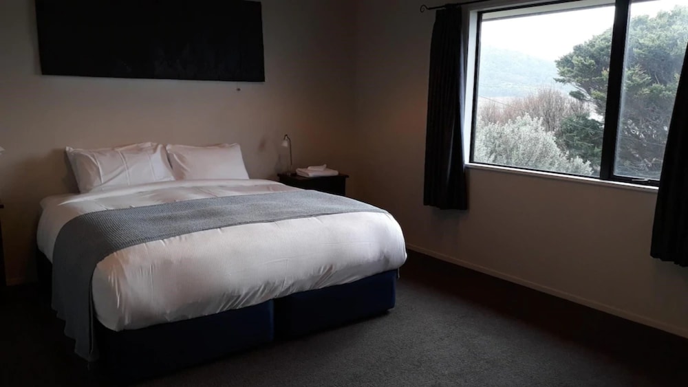 Curio Bay Salt House Motel