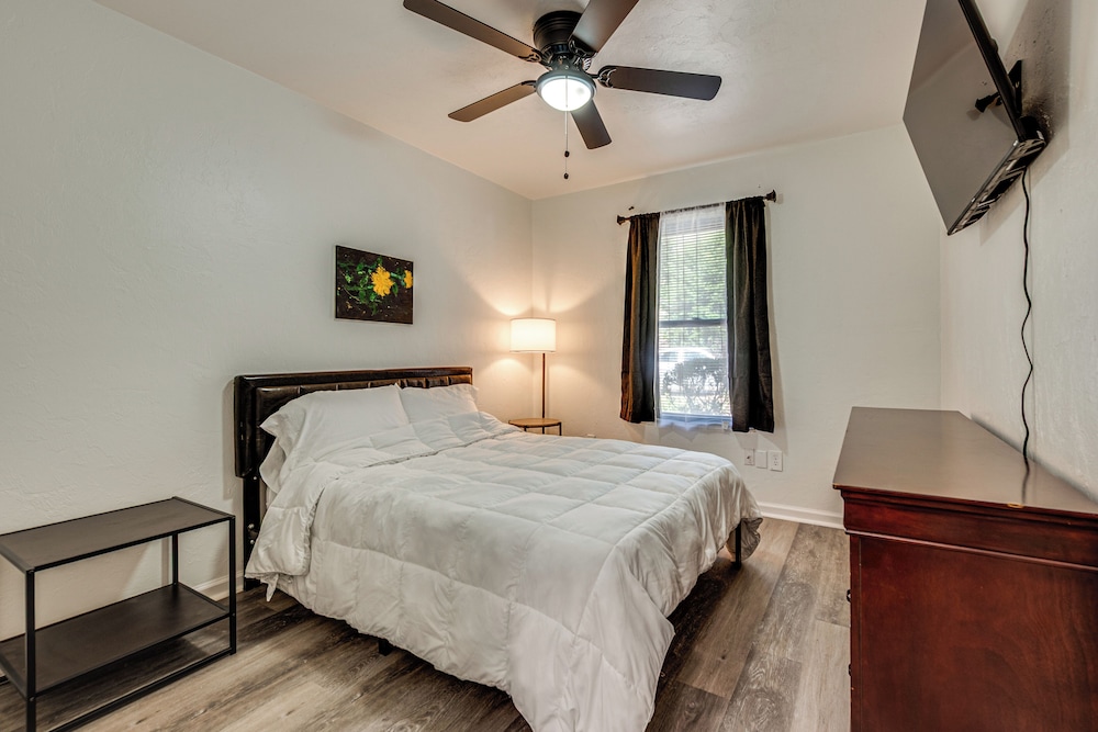 Group-friendly Rental 5 Mi to Dtwn Tallahassee!