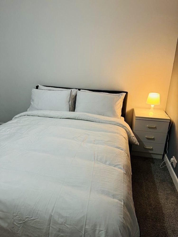 3 bed House in Portsmouth view 2