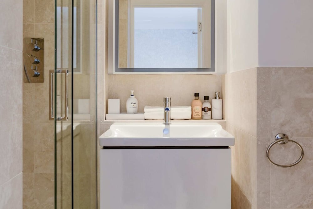 Beautiful 2 Bed 2 Bath Flat in South Kensington