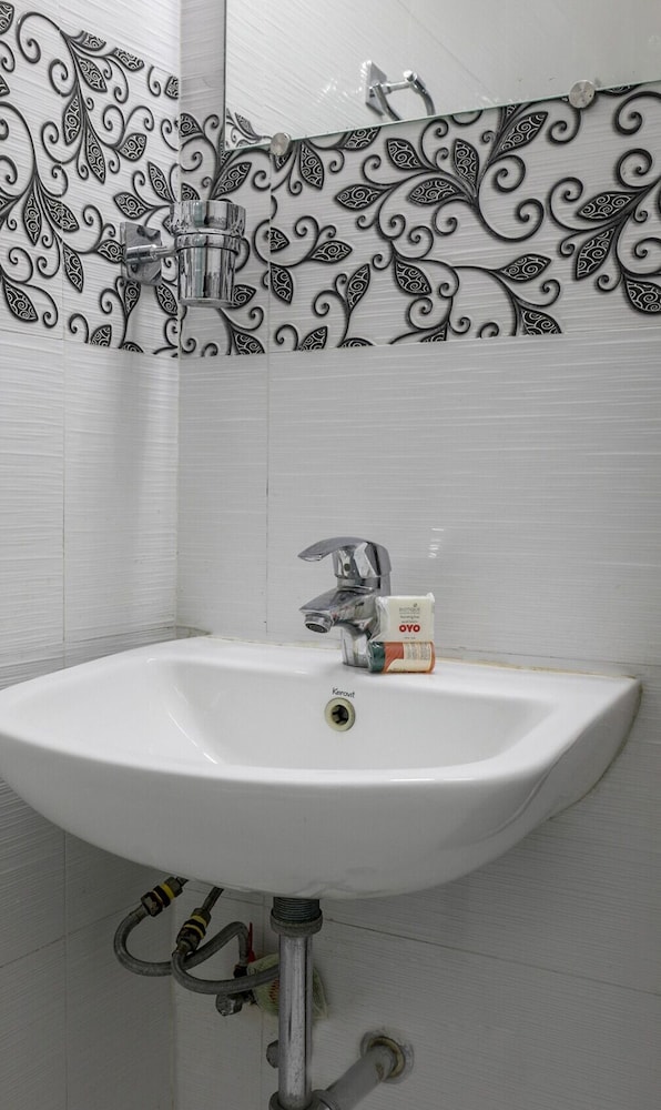 OYO Flagship 9352 Hotel SRC Grand