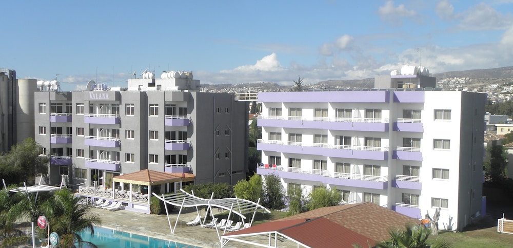 Hotel Valana Hotel Apartments - Image 1
