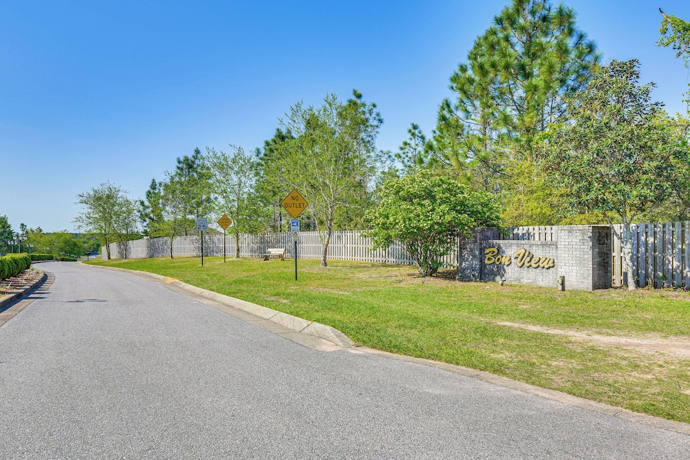 Outdoor Entertaining Space: Family Home in Milton