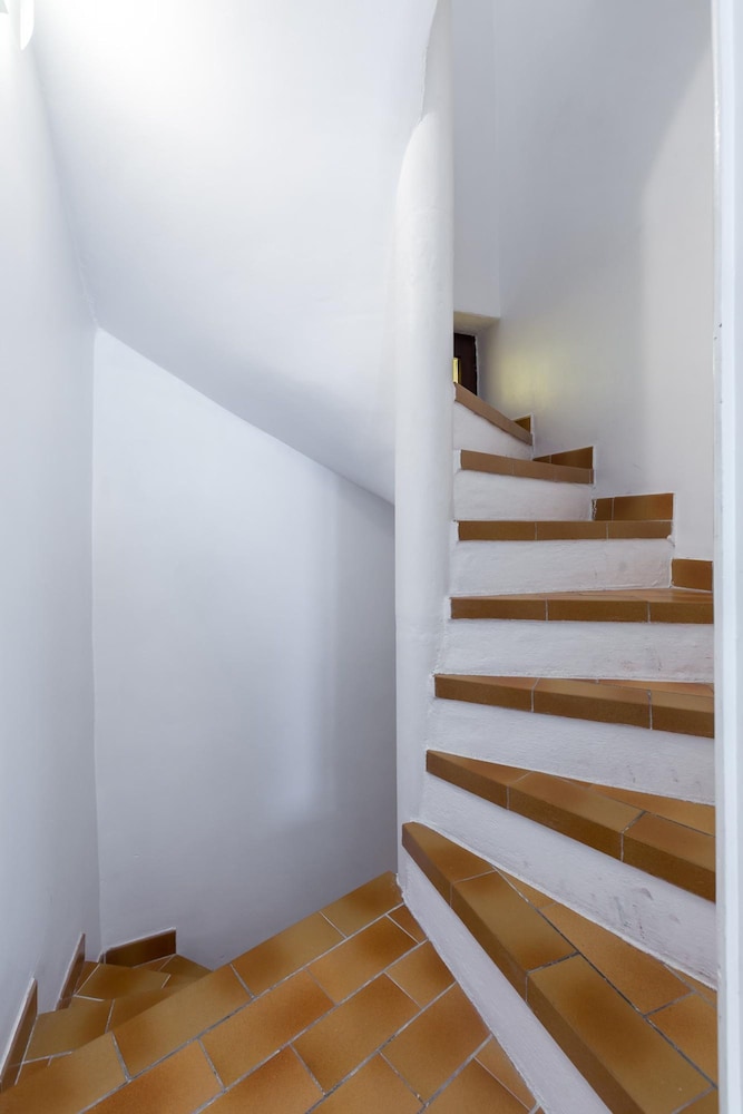 A Lovely Split Level Townhouse in the Heart of Cannes Next to the Marche Forville and the Palais - 1749