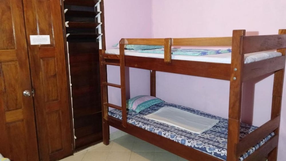Bluepango Guest House - Hostel