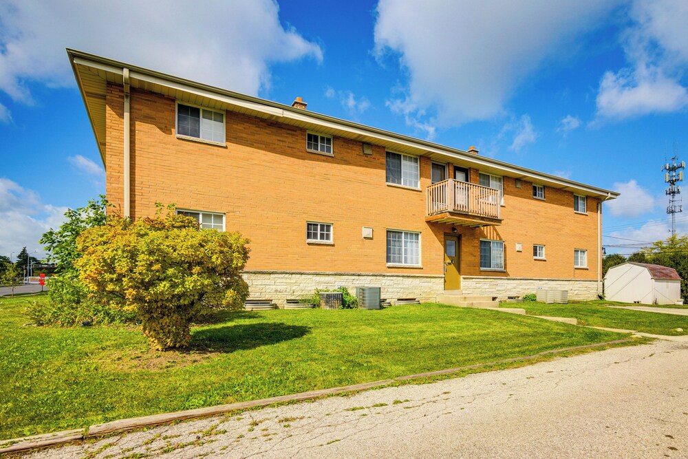 Menomonee Falls Condo 12 Mi to Lake Michigan!