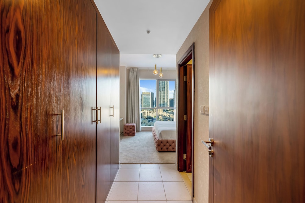 Durrani Homes - Lumina Grand 3BR with Burj khalifa and Fountain Views