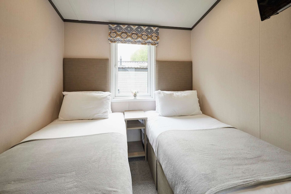 Host Stay Royal Pines Lodge