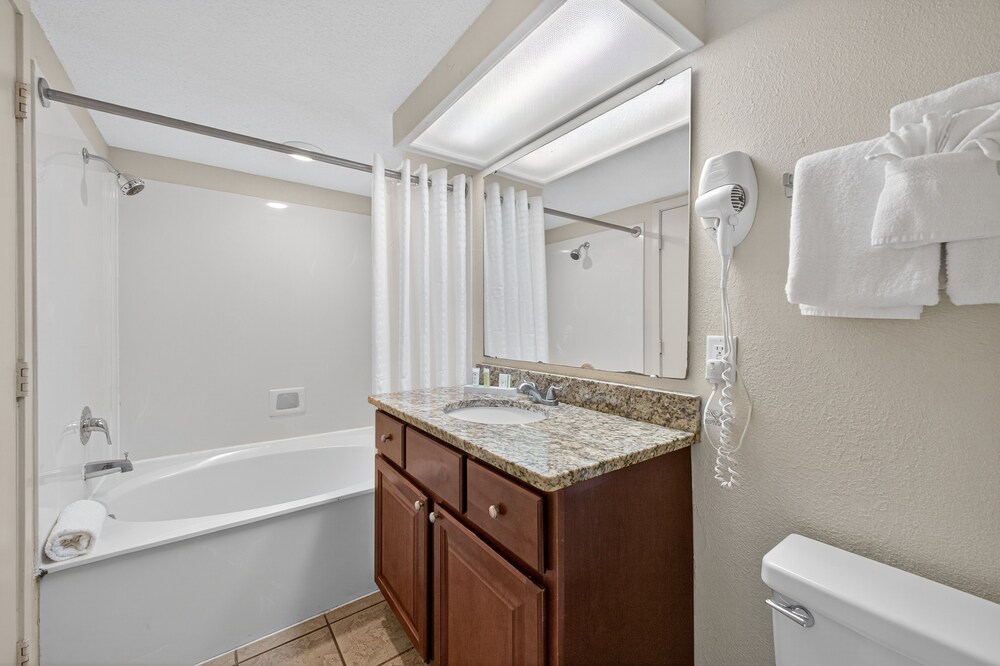 Atlantica 655 1 Bedroom Condo