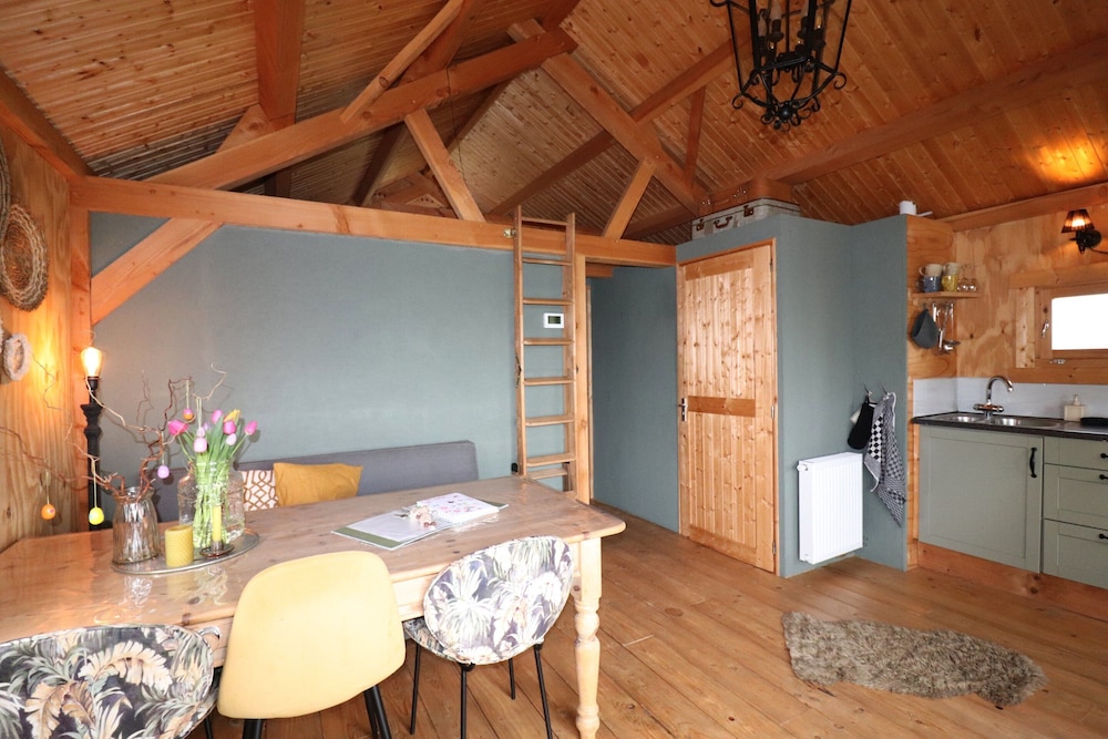 2 Adjacent Houses With Lots of Privacy