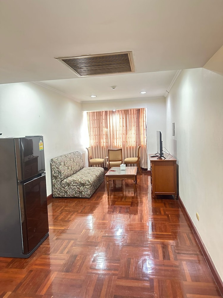 Omni Tower Sukhumvit Nana - Direct