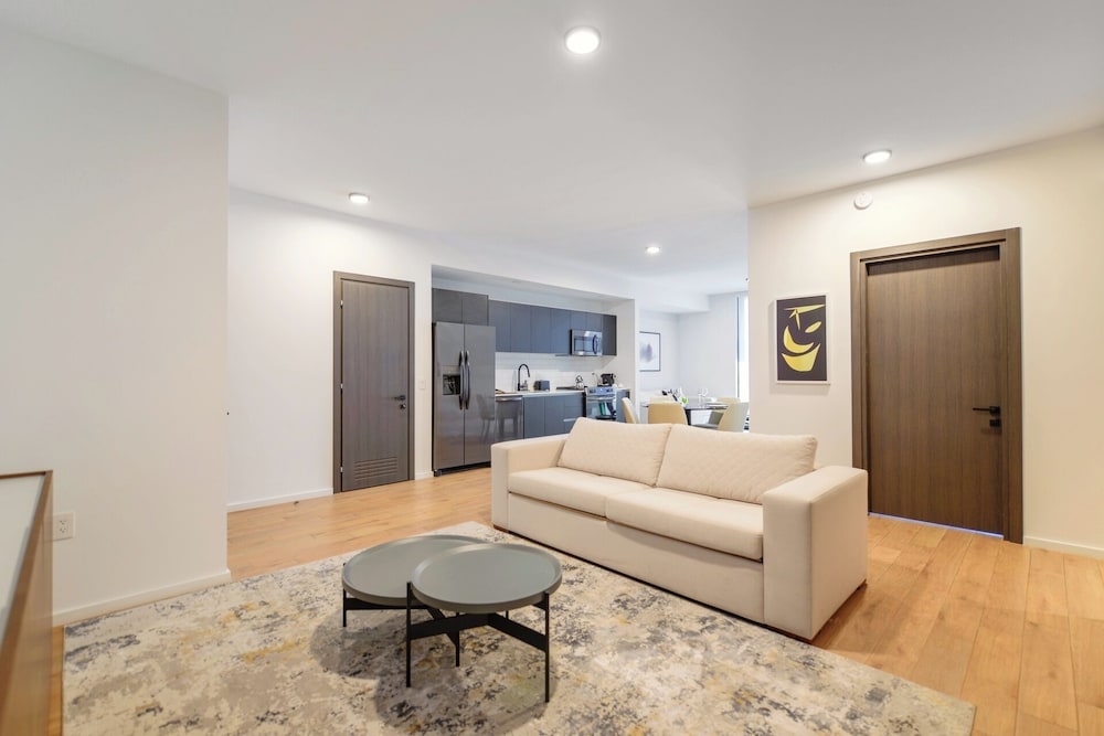 Apt Near Miami's Top Events at Bayfront