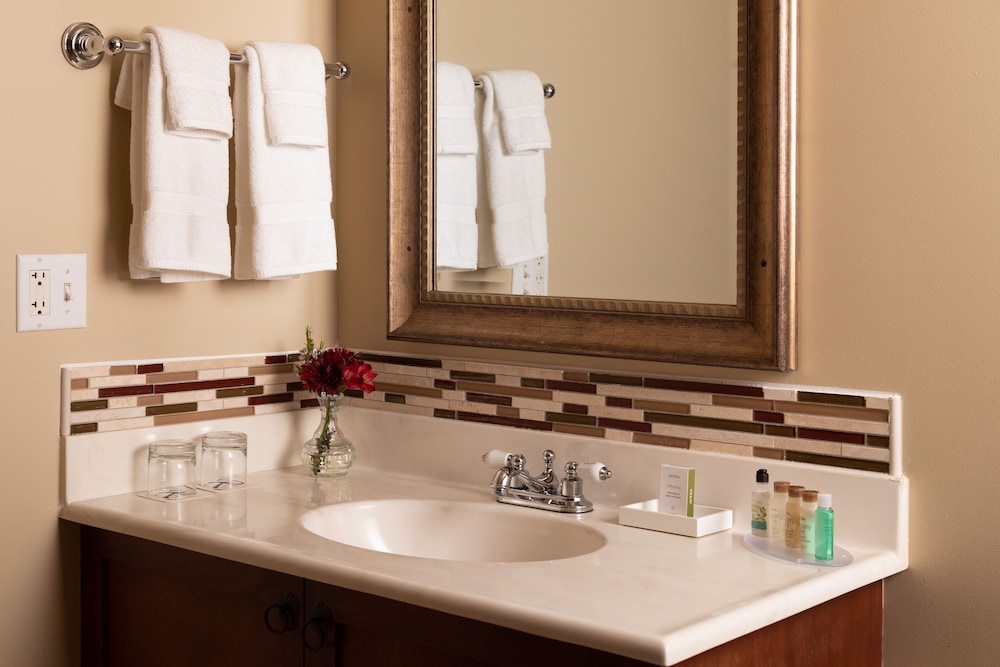 The Oakwood Inn Okoboji - Adults Only