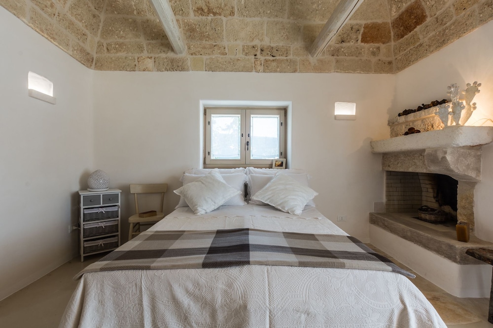 Trullo Atmosfera en Ostuni — hotel room