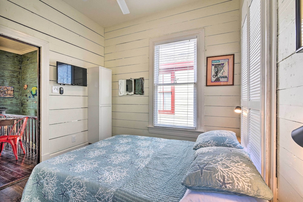 Historic Galveston Hideaway, Walk to the Beach!