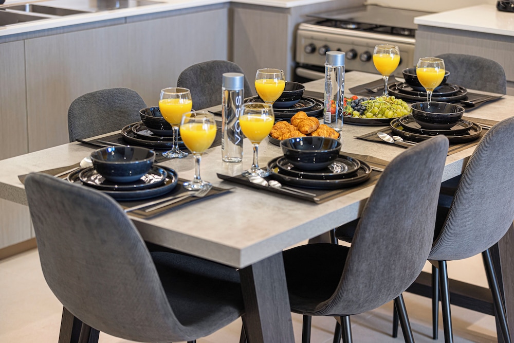 Grande Suites by Hostiva - Burj View