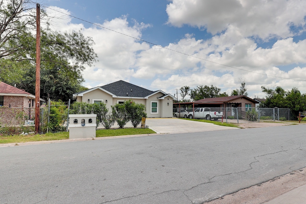 1 Mi to Dtwn Mcallen: Convenient Home Near Parks