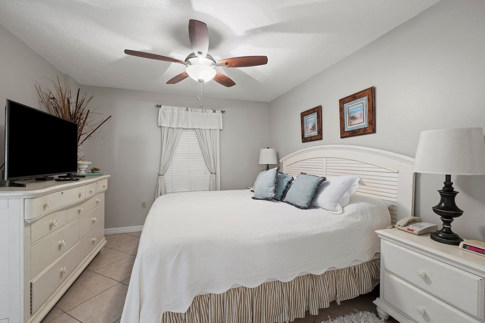 Pelican Beach 0603 1 Bedroom Condo by Pelican Beach Management view 3