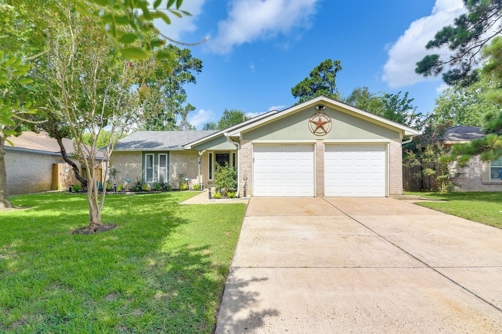 Golf & Get Outside - Family Home in Houston!