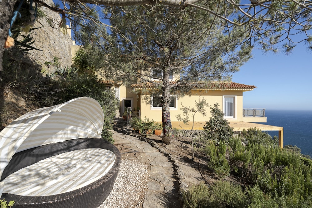 Coastline Arrabida Villa by Cadenzalux