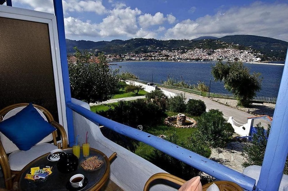 Karavos Sea View Apartments