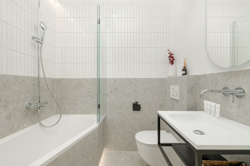 Bright Apartment Poznań by Renters