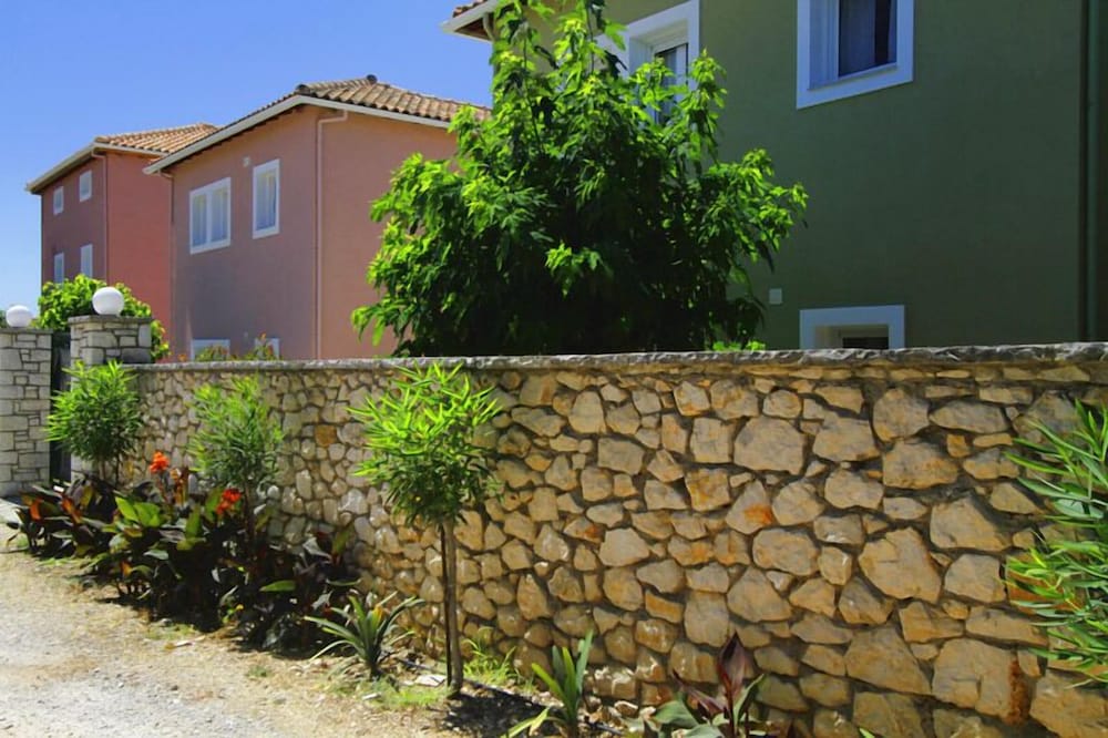 Saint Thomas Village