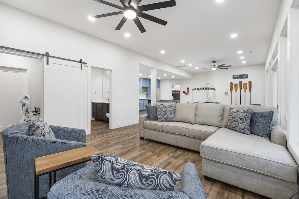 Van Kirk Cove 6 BDR Stunner!