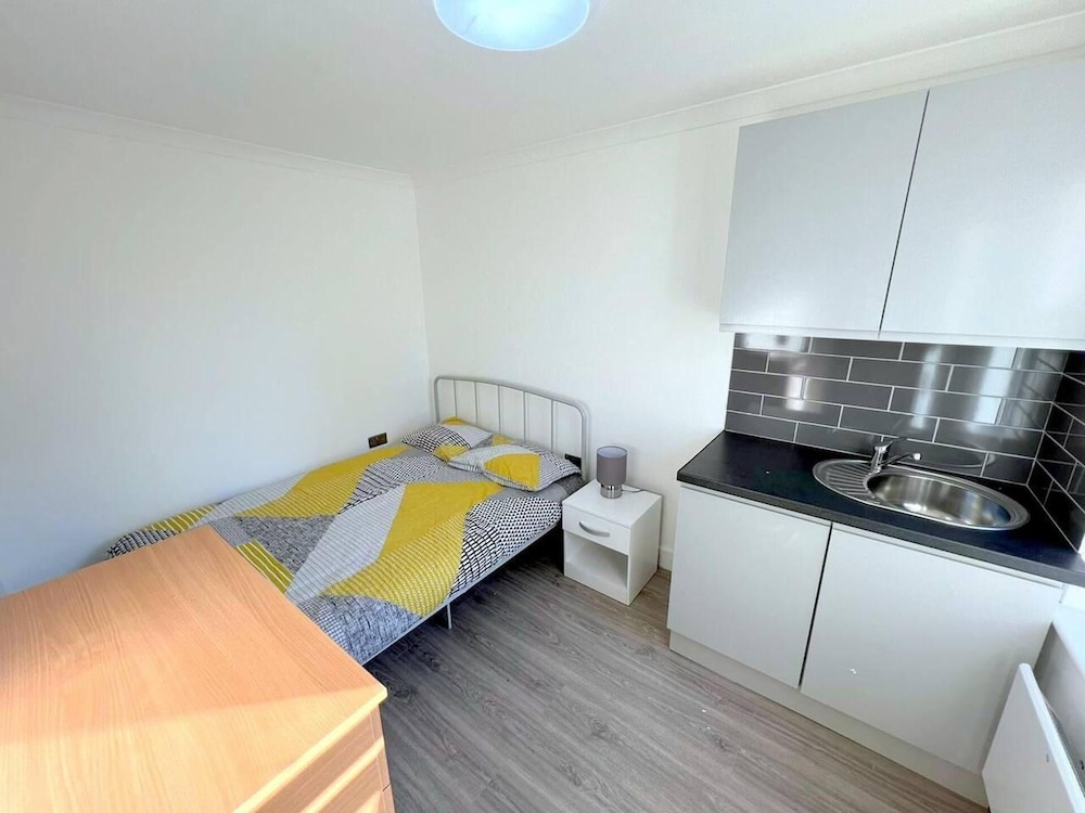 New 5-bed & 4 Bathroom House in Croydon view 5