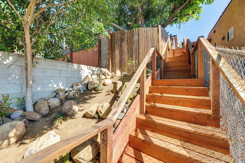 5 Mi to Dtwn Los Angeles: Apt w/ Outdoor Space!